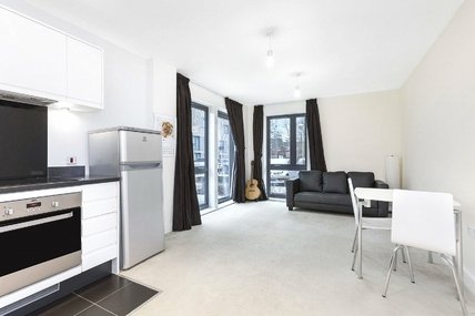 10 Fisher Close, 