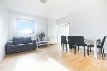 2 Artichoke Hill, 